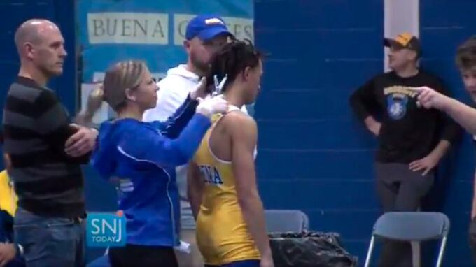 Wrestling, sospeso per due anni un arbitro: costrinse un 16enne a tagliarsi i dread