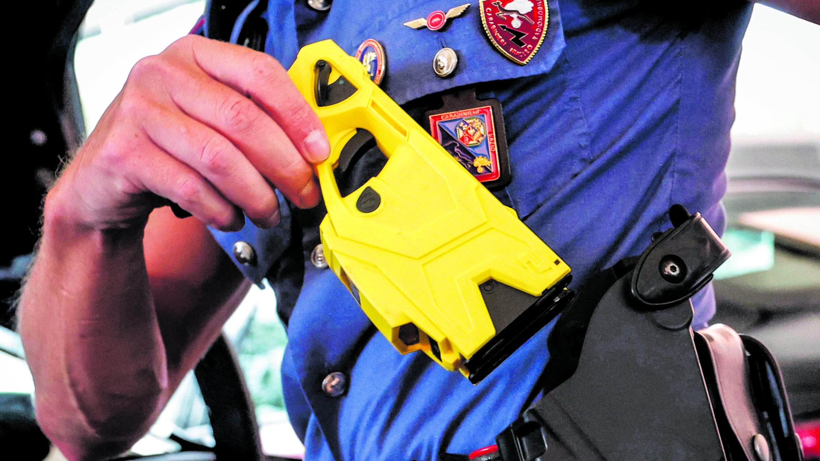 Fermato con un taser: muore sull’ambulanza