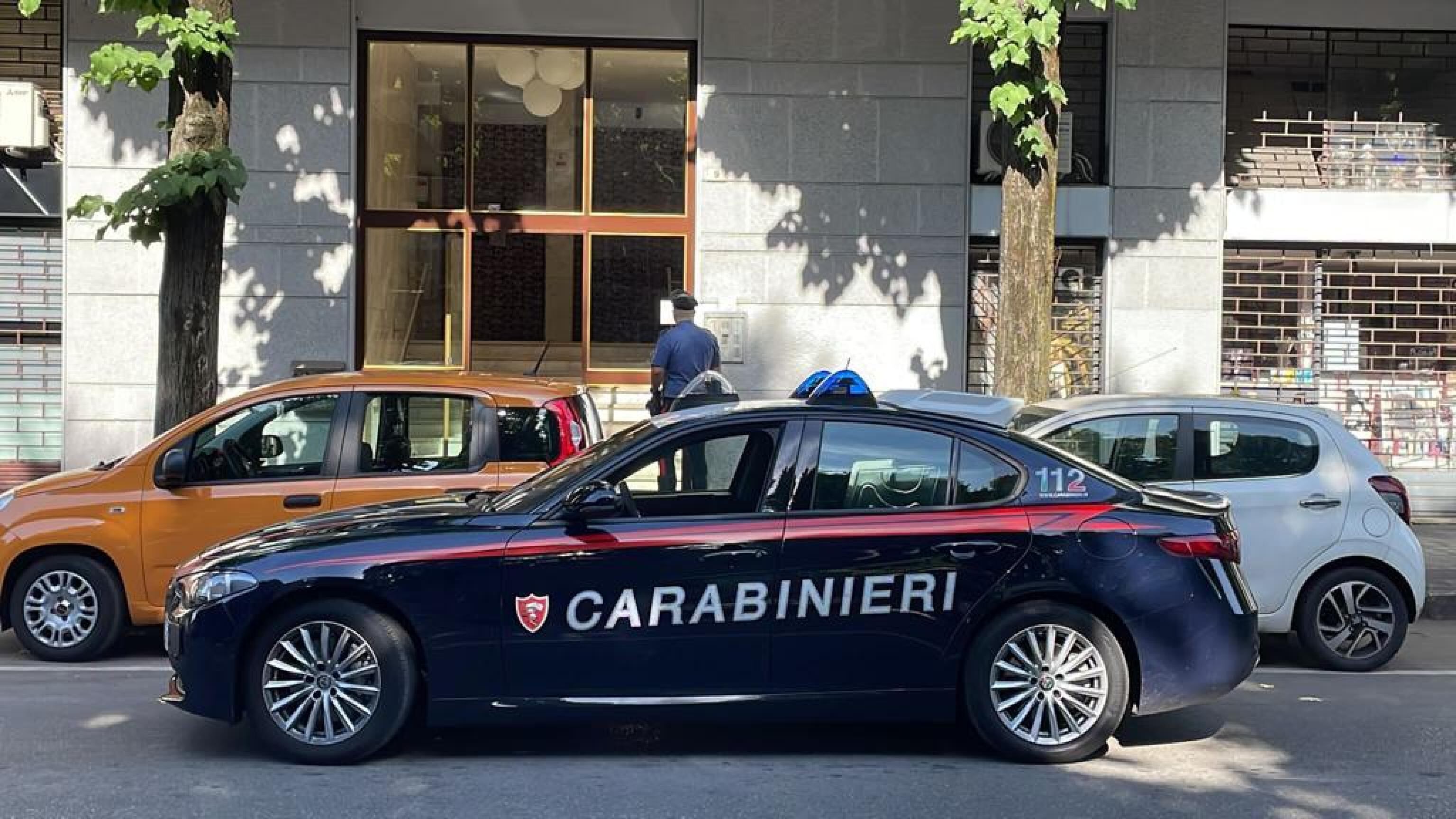"Correte, l'ho ucciso". Figlio 19enne ammazza il padre e fa pezzi il cadavere