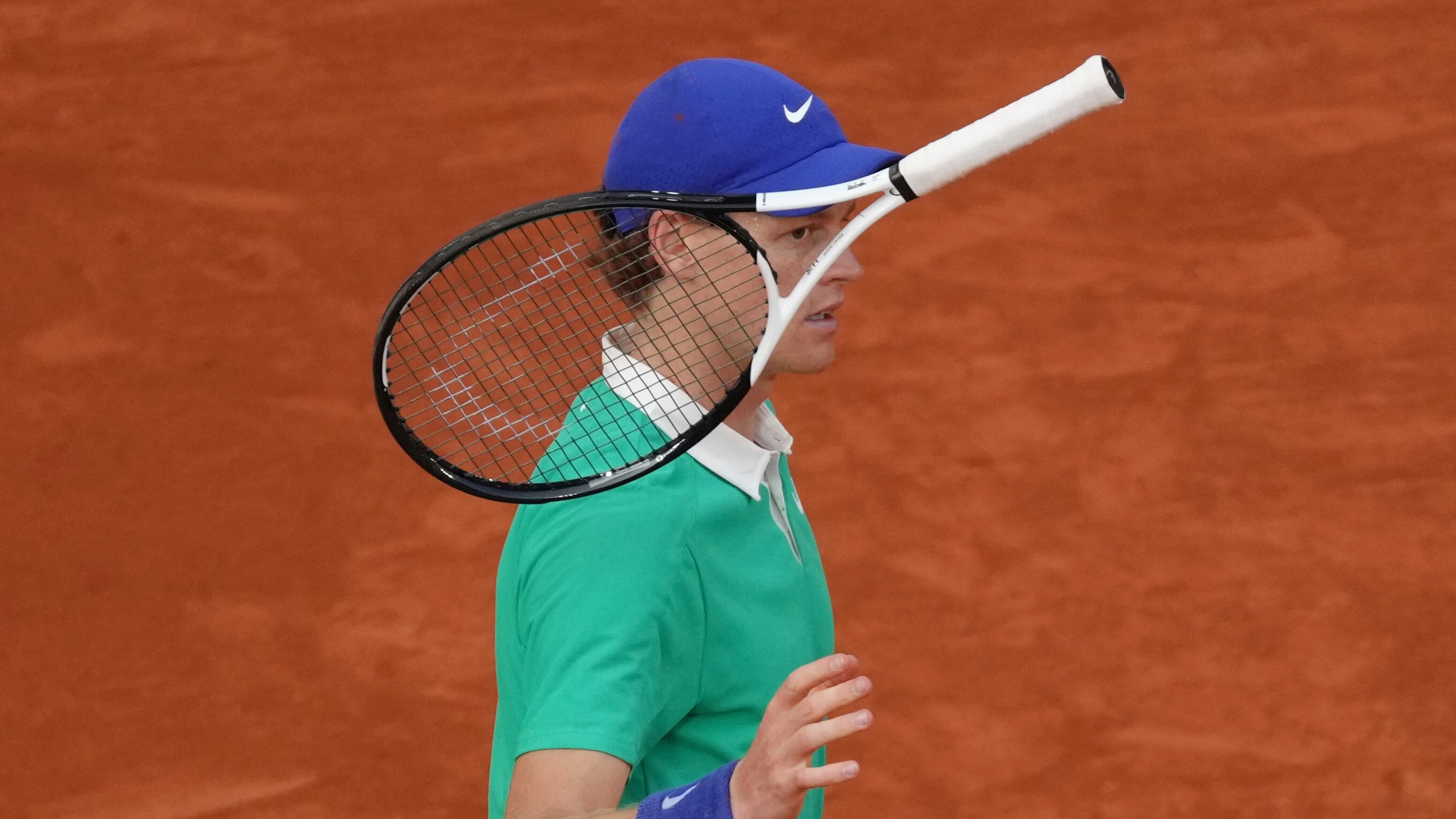 Jannik spreca troppo e perde con Carlitos una finale epica al Roland Garros