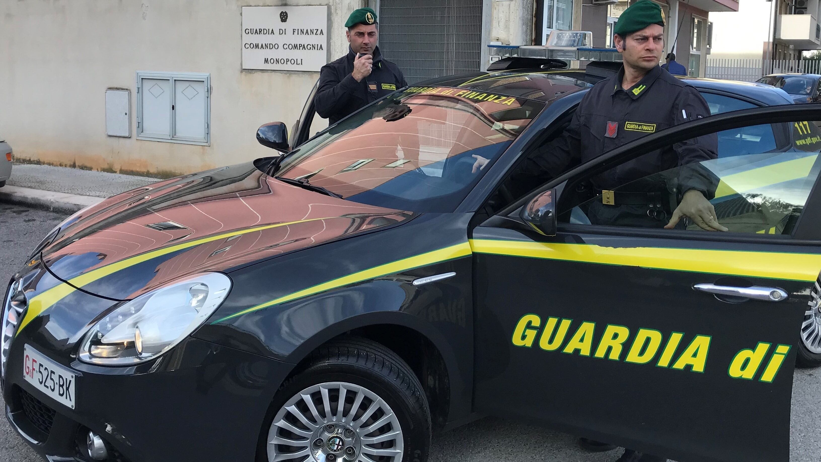 Facevano soldi con l'accoglienza ai migranti: in 9 rinviati a giudizio