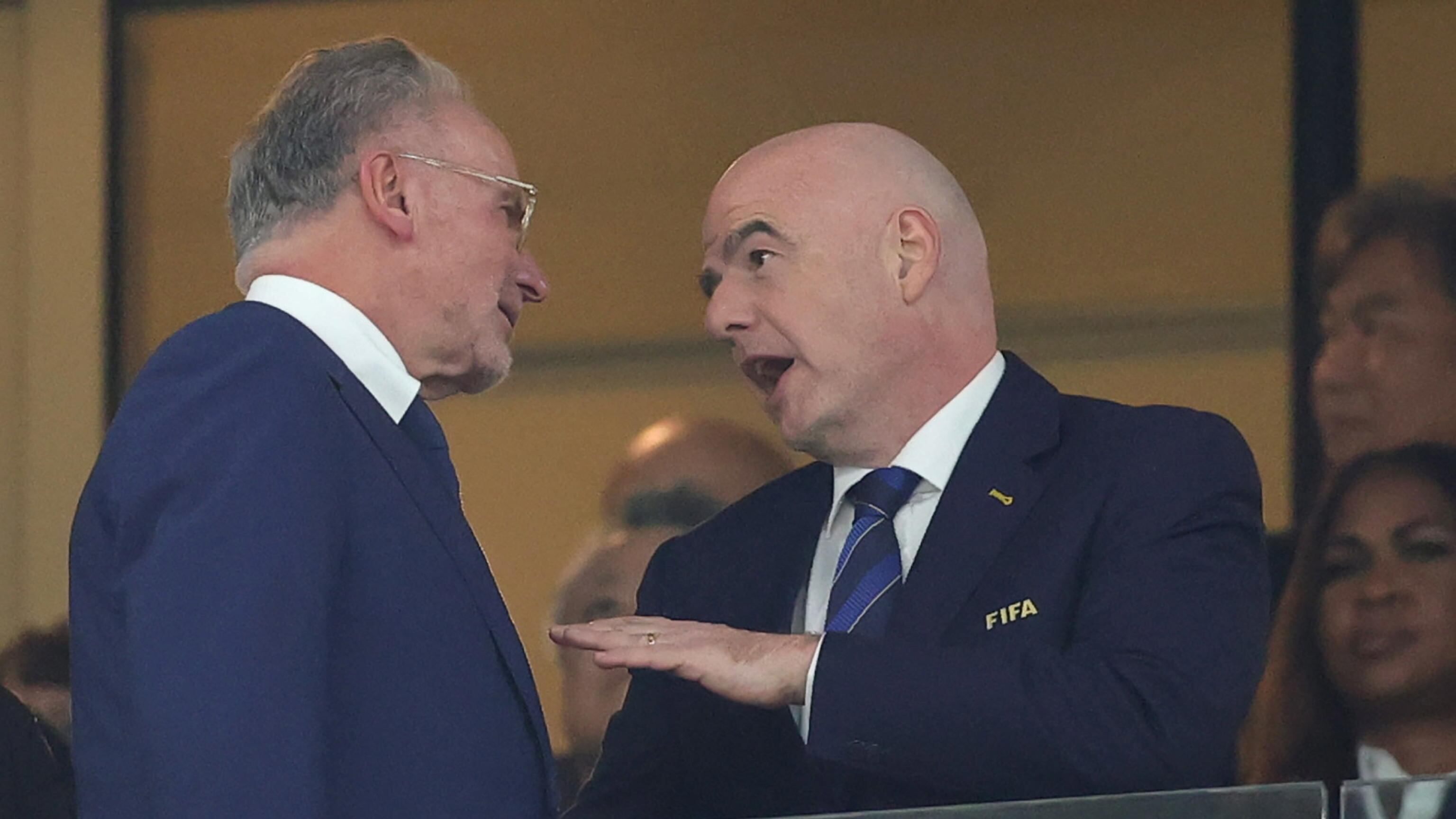 Infantino incensa i Mondiali e minimizza i diritti negati: "Pensiamo al calcio"
