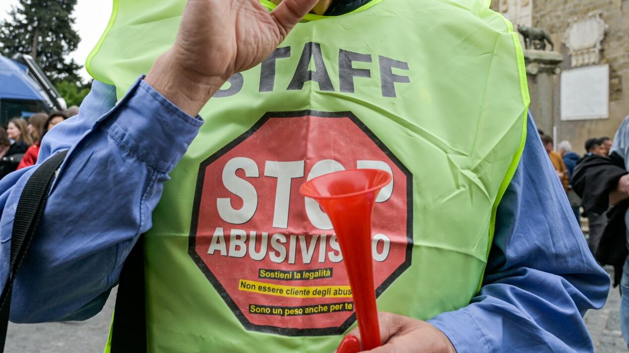 La protesta dei tassisti: "Per fermare gli abusivi si usino le telecamere"