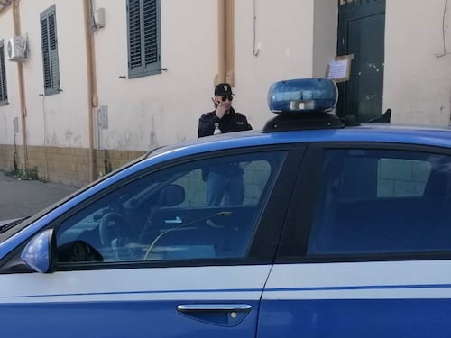 Anziani al buio e con le finestre sbarrate: scoperta casa di riposo abusiva
