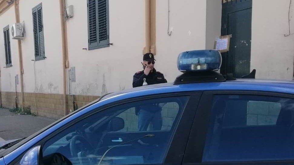 Anziani al buio e con le finestre sbarrate: scoperta casa di riposo abusiva