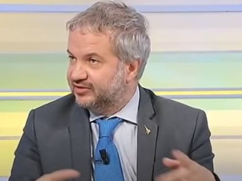 Borghi silura Bonafede: "Consegnano Dj Fofò con una mela in bocca"