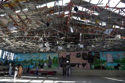 Kabul, attacco kamikaze al matrimonio: 63 morti e centinaia di feriti 7