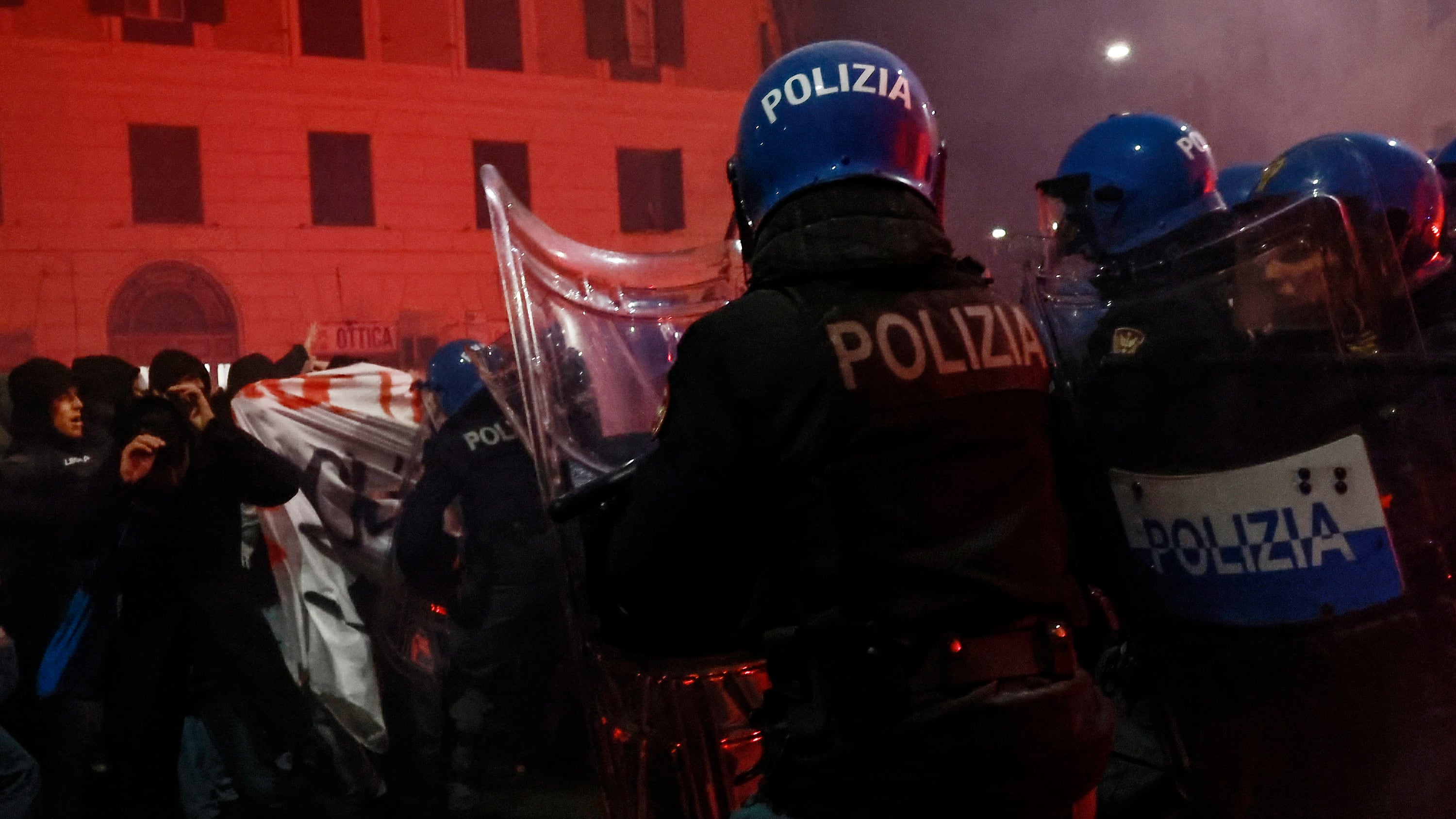 Nordio blinda gli agenti: "Basta infamie"