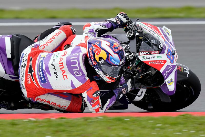 MotoGP, Espargaro beffa Bagnaia e trionfa a Silverstone: le immagini più belle della gara 18