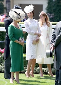 Royal Ascot, i copricapi più bizzarri sfoggiati dall'aristocrazia inglese 10