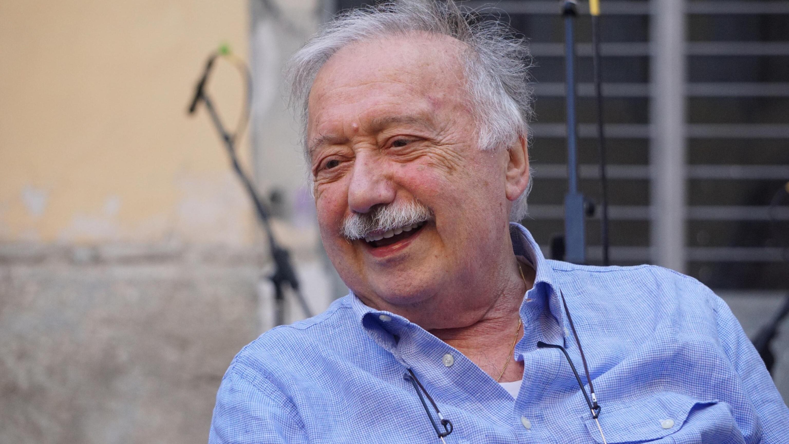 Gianni Minà, ecco l'analisi grafologica della firma del giornalista