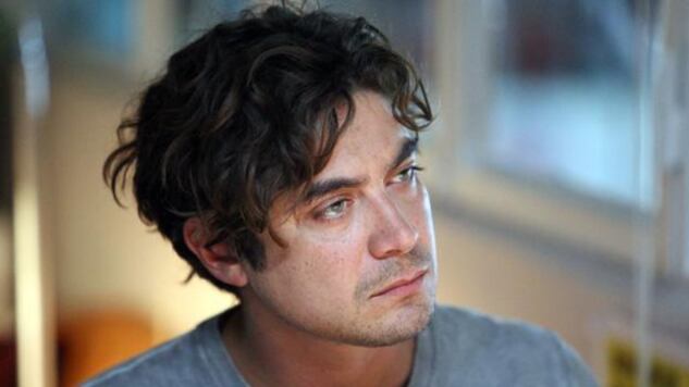 Troppo tempo per il rifornimento. Aggredito Riccardo Scamarcio