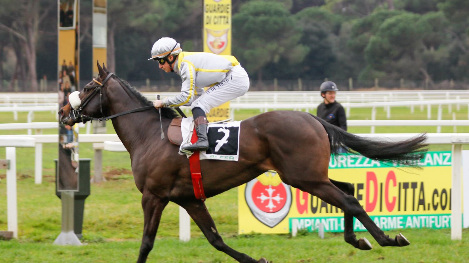 Corse cavalli, invasione tedesca a San Siro