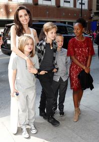 Angelina Jolie al Toronto Film Festival accompagnata dai figli 6