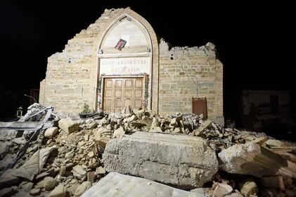 Lady Gaga per il terremoto: foto 1