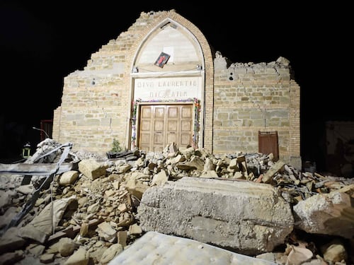 Lady Gaga per il terremoto: foto