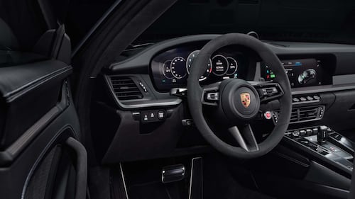 Nuova Porsche 911 GTS 2024, debutta la prima 911 ibrida della storia 6