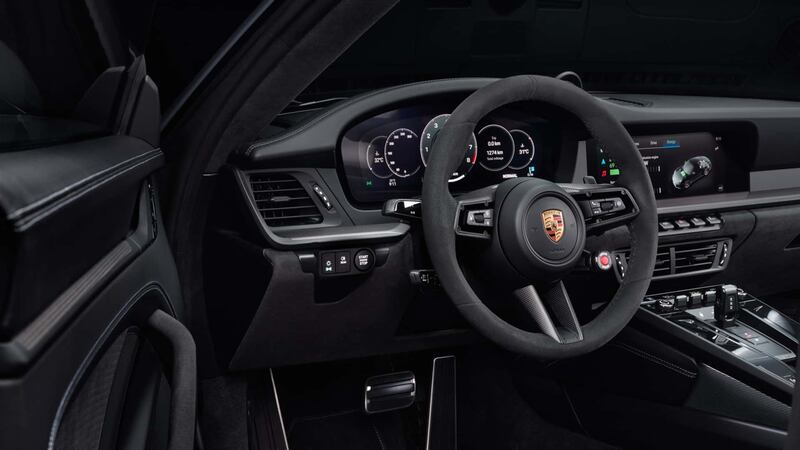 Nuova Porsche 911 GTS 2024, debutta la prima 911 ibrida della storia 6