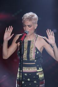 Sanremo 2017, gli outfit sexy della prima serata 49