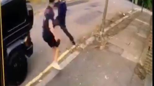 Arsenal, Kolasinac e Ozil finiscono sotto scorta dopo l'aggressione di Londra