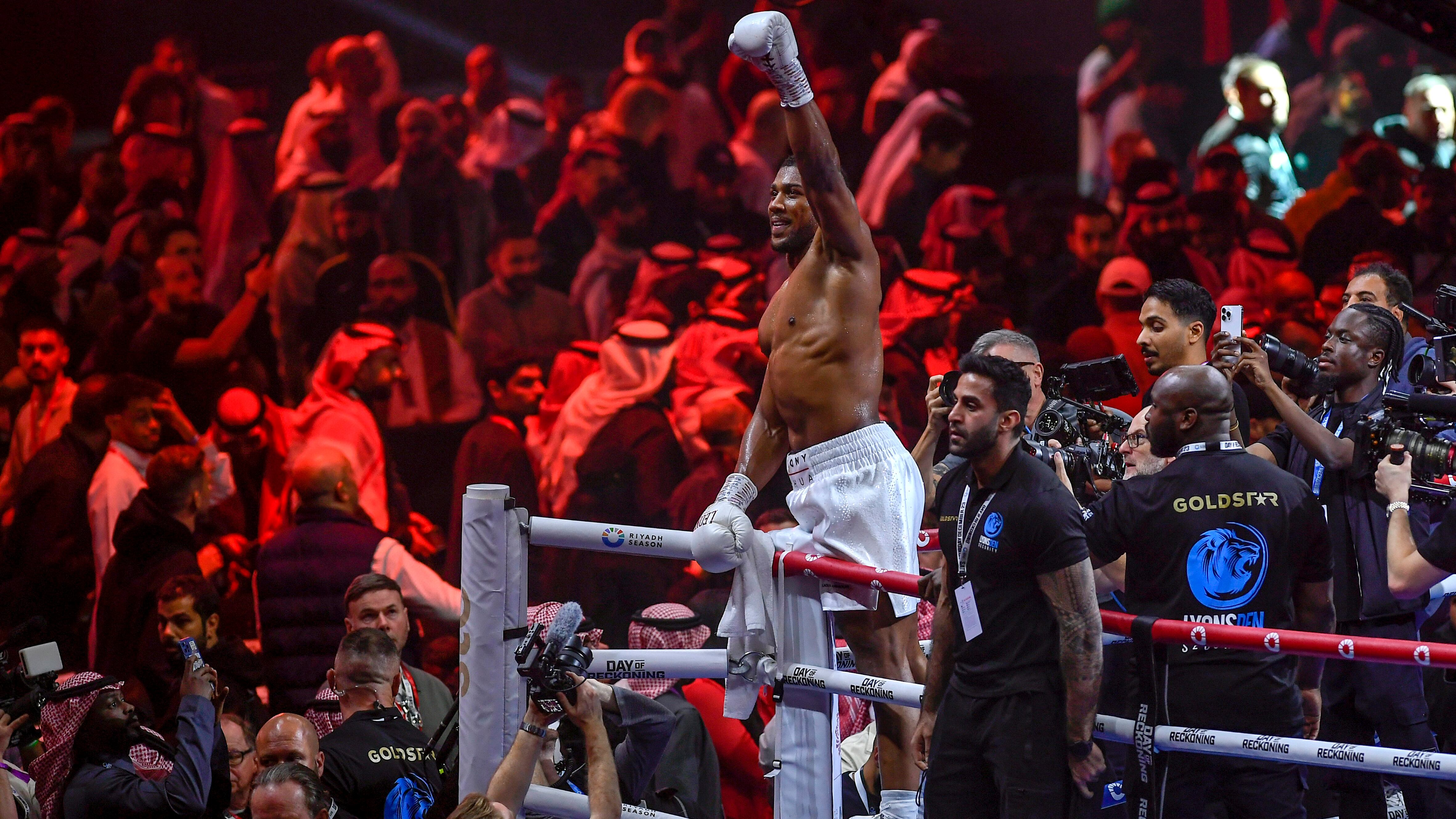 Boxe contro Mma, Anthony Joshua mette ko Ngannou in neanche 5 minuti