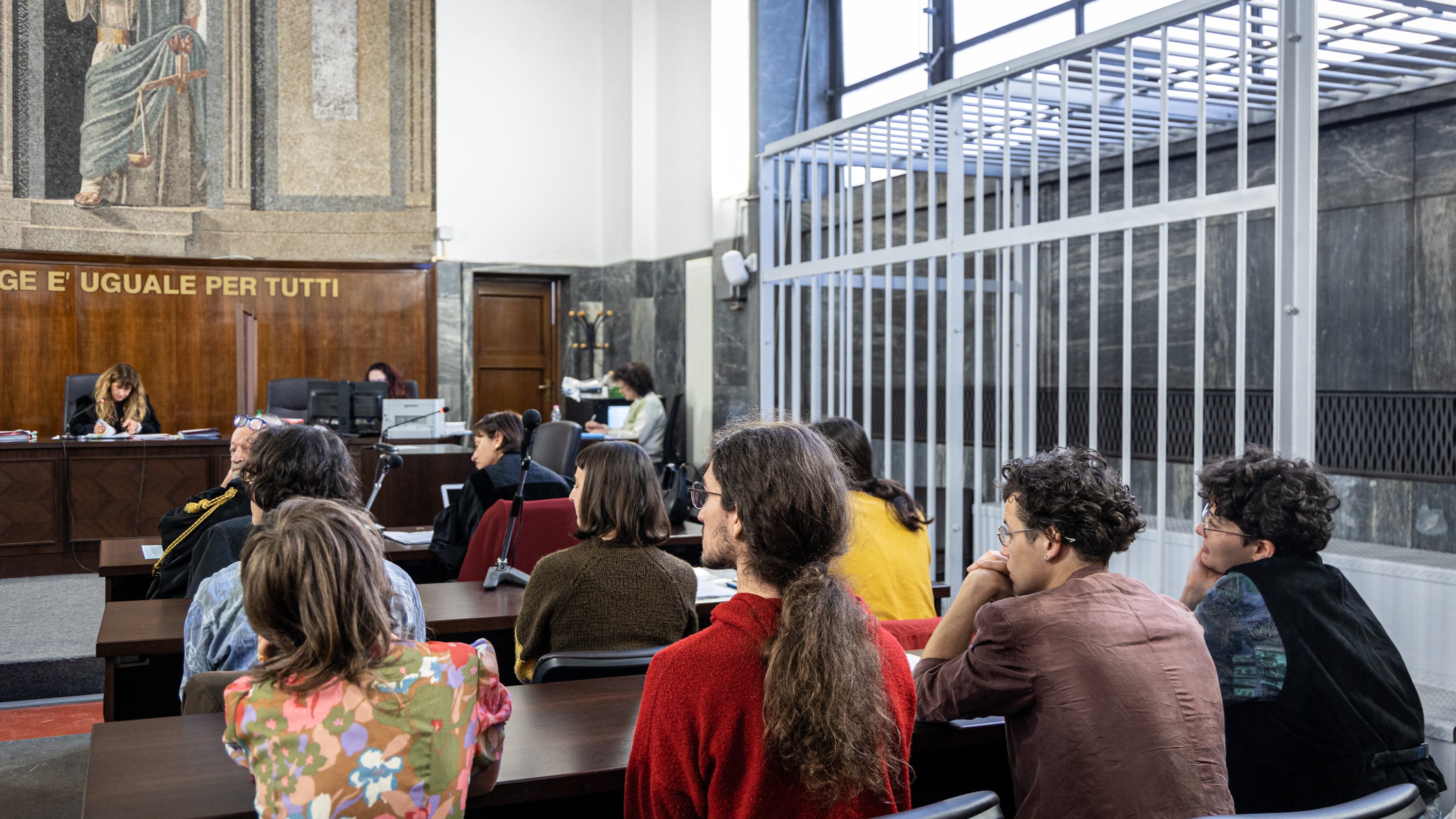 Extinction rebellion a processo a Milano. "La vernice spray è un nostro metodo".