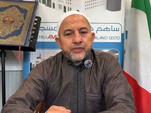 “Vietato tenersi per mano”: l’imam di Sesto e guida religiosa per i detenuti minori del Beccaria detta le regole del fidanzamento islamico e dei matrimoni combinati | Video