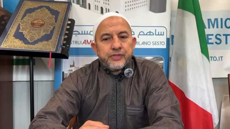 “Vietato tenersi per mano”: l’imam di Sesto e guida religiosa per i detenuti minori del Beccaria detta le regole del fidanzamento islamico e dei matrimoni combinati | Video