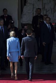 Brigitte Macron arriva all'Eliseo: ecco la nuova Prèmiere Dame 13