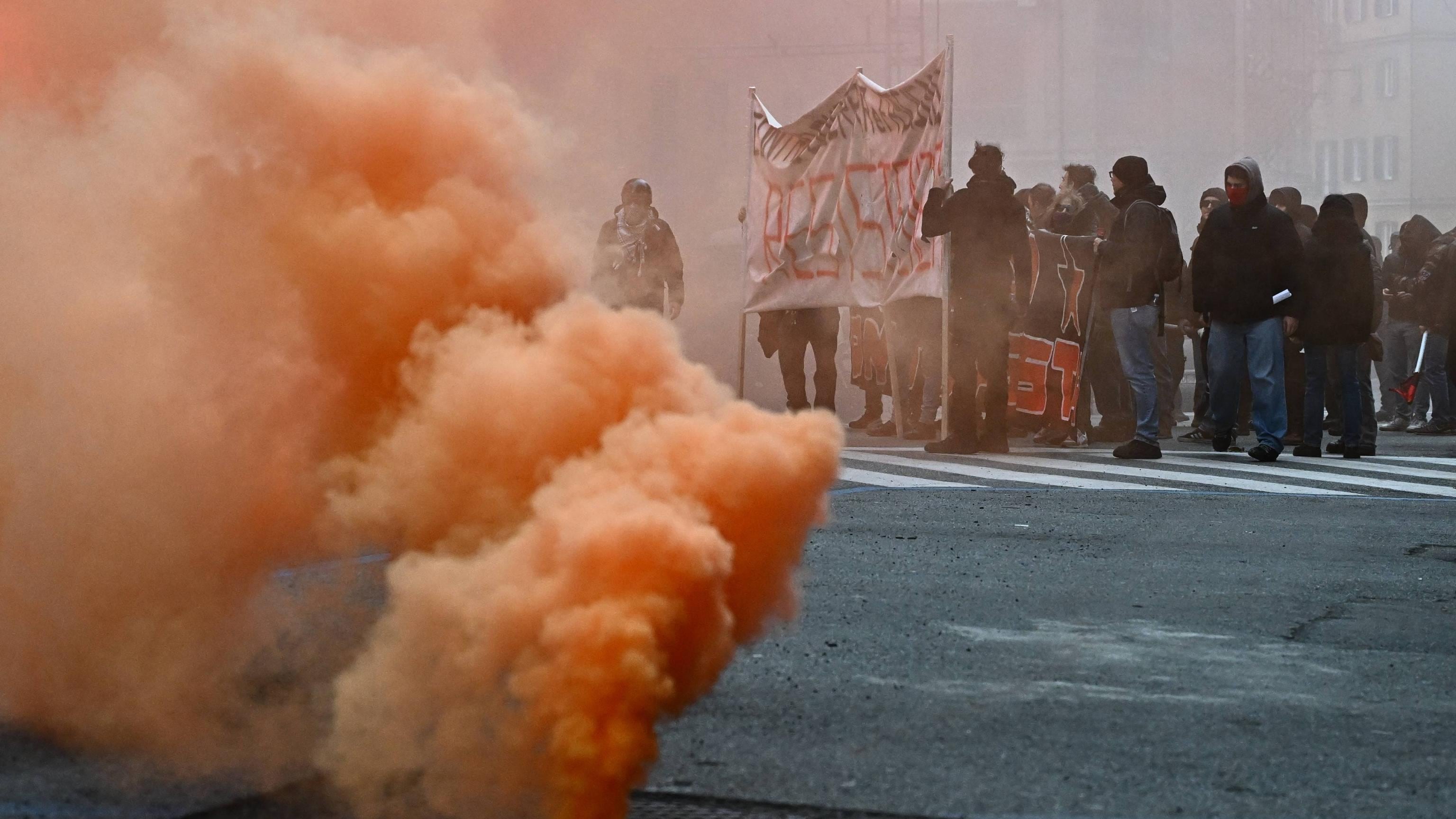 Patrioti, il Pd chiede il voto politico. Salvini: "Atteggiamento da vecchi fascisti"