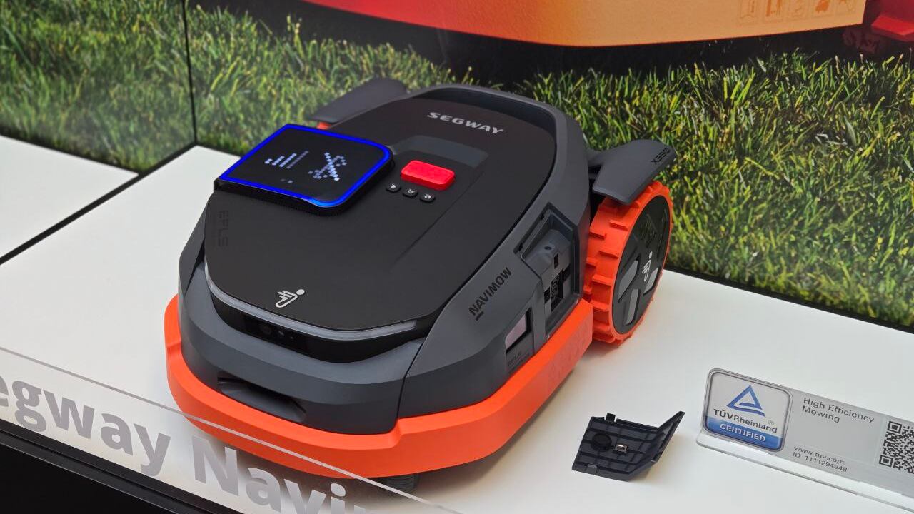 Segway lancia Navimow X3: robot tagliaerba con IA e controllo di trazione