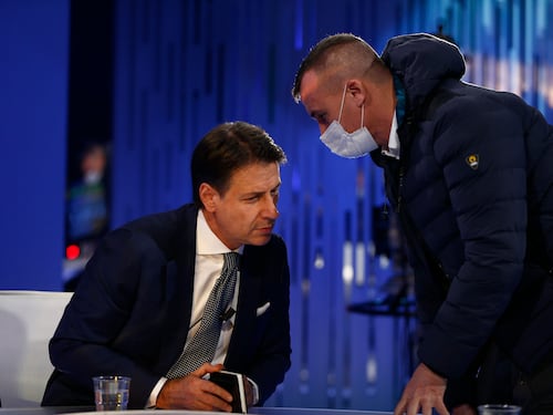 "Conte in affanno". Grillini smarriti per l'ex premier che fa la guerra a Letta e Renzi