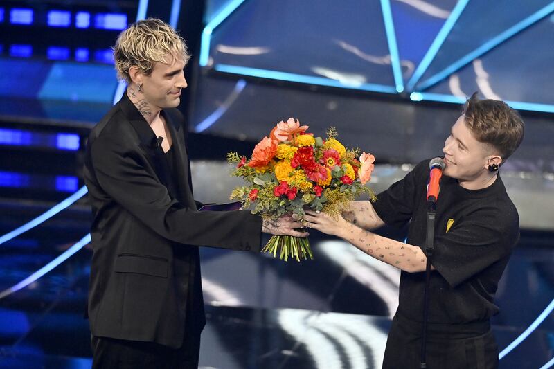 Sanremo 2024: ecco il look della seconda serata del Festival di Mr.Rain 4