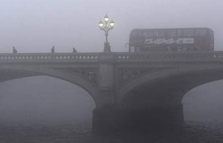 Il fascino di Londra avvolta dalla nebbia 7