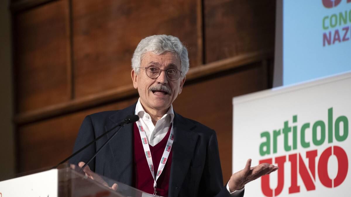 Allarme bomba sul Frecciarossa: Massimo D'Alema fra i passeggeri evacuati