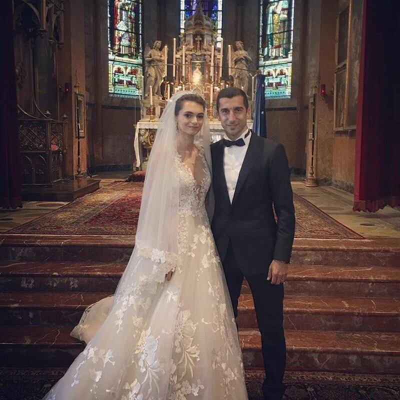 Henrix sposa la sua Betty: gli scatti di lady Mkhitaryan 2