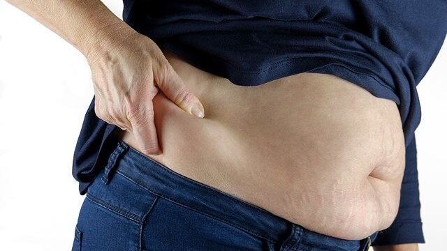 Obesità, ecco perché cenare tardi non è salutare