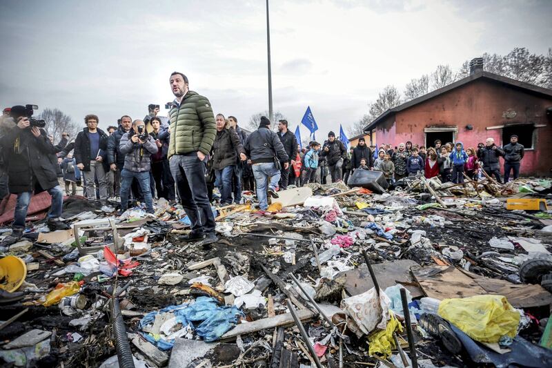 Torino, Salvini circondato dai bambini rom 8