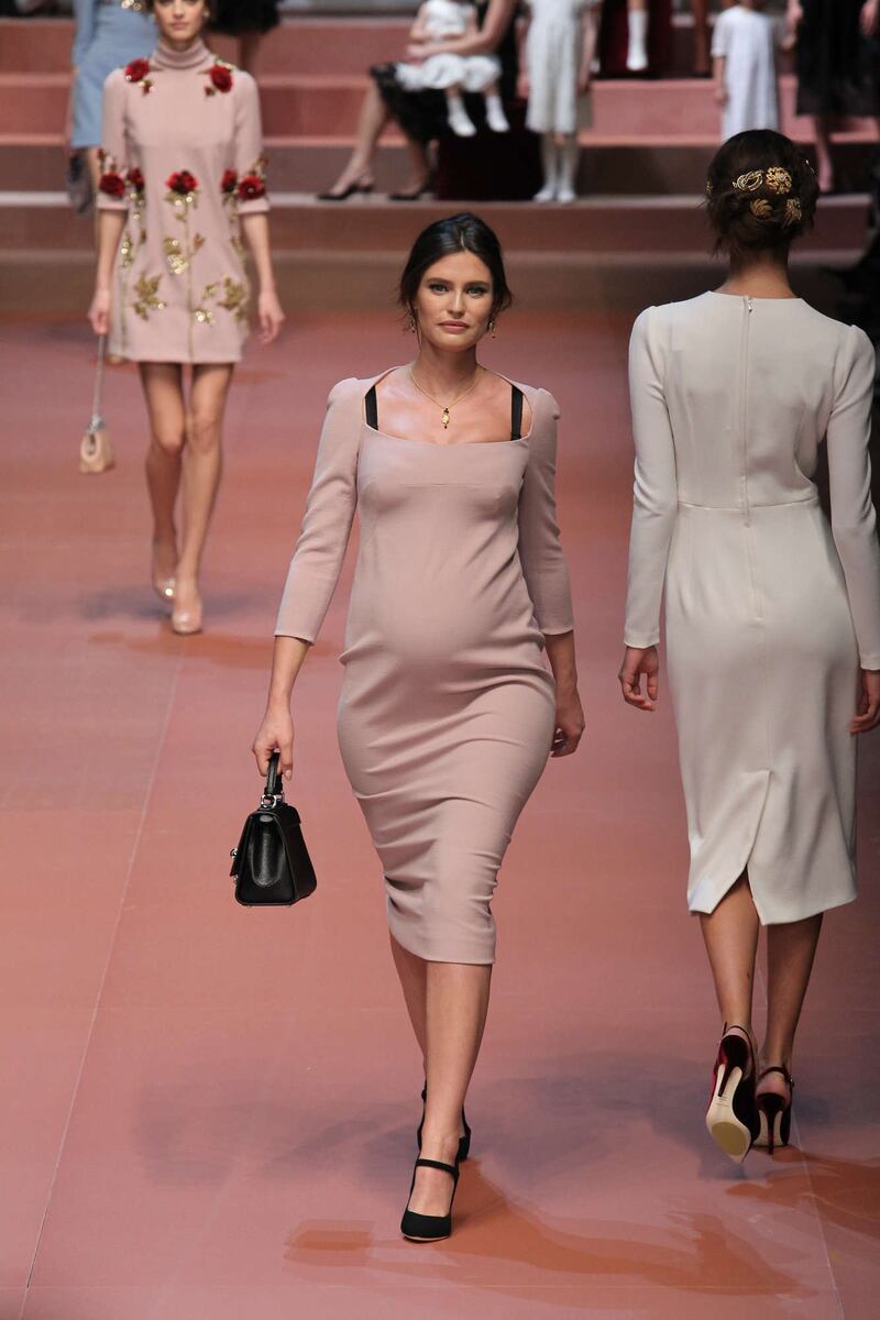 Bianca Balti sfila al sesto mese di gravidanza 8