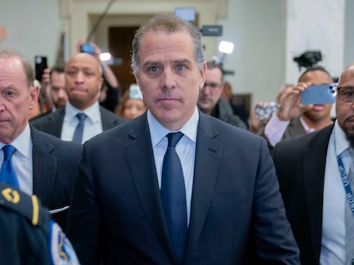 Biden grazia il figlio Hunter. "Attaccato per colpire me"