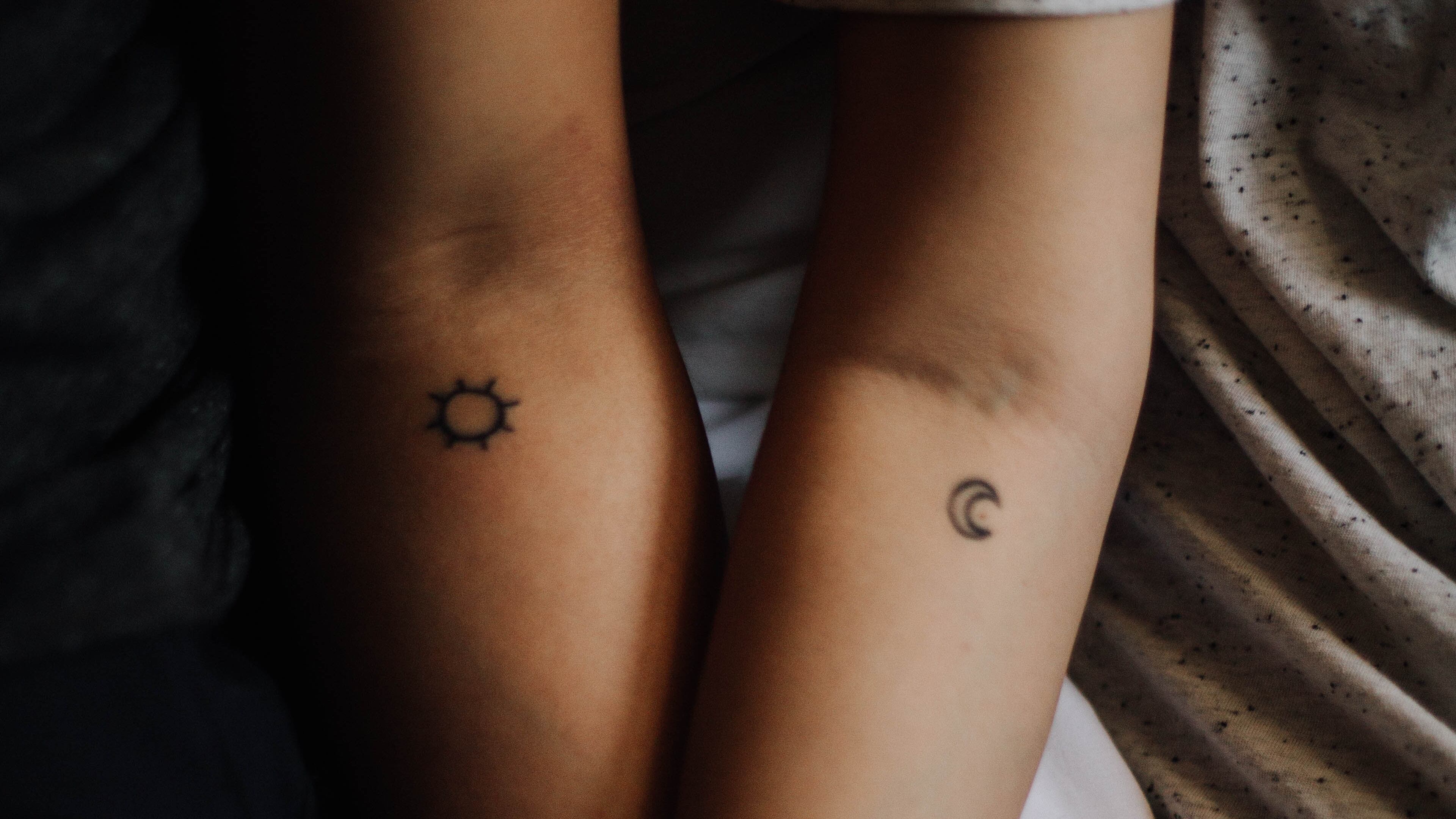 Minimal tattoo, la nuova tendenza tra i Vip