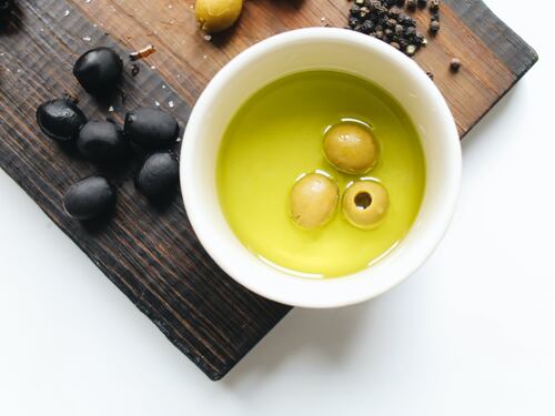 Truffa dell'olio: i metodi per scoprire se è extravergine d'oliva