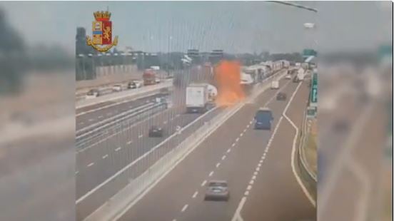 Incidente Bologna, la concitata telefonata del poliziotto "eroe": audio
