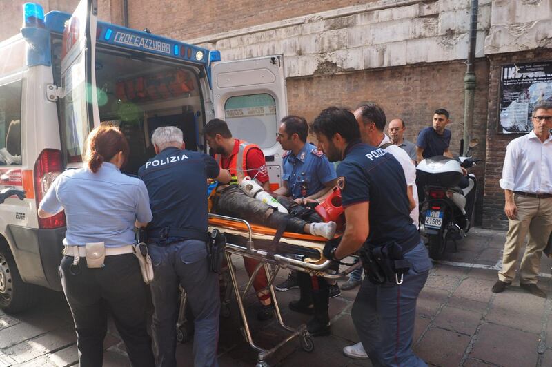 Bologna, esplosione in centro: sventrato un ristorante giapponese 15