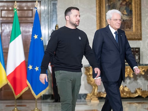 Blitz a Roma e Berlino in cerca di sostegno per entrare nella Nato (ma con cautela)