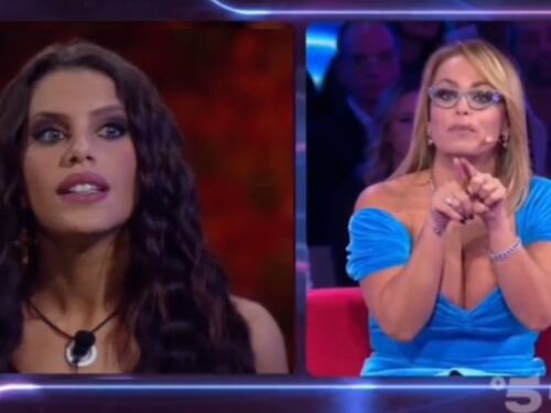 Le accuse, gli sfottò della Bruganelli e le lacrime: cosa sta succedendo ad Antonella Fiordelisi