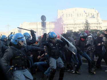 Milano, scontri al corteo 2