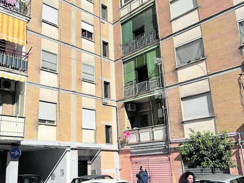 Bimba sbranata dal pitbull ad Acerra, trovato il pigiamino insanguinato tra i rifiuti