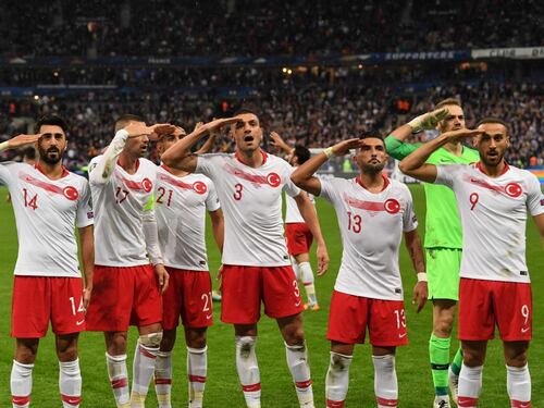 Saluto militare: l'Uefa punisce la Turchia con una sanzione da 50mila euro