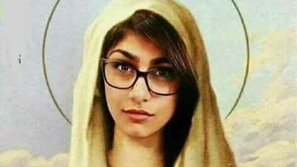Ex pornostar Mia Khalifa scatena critiche "vestita" da Madonna